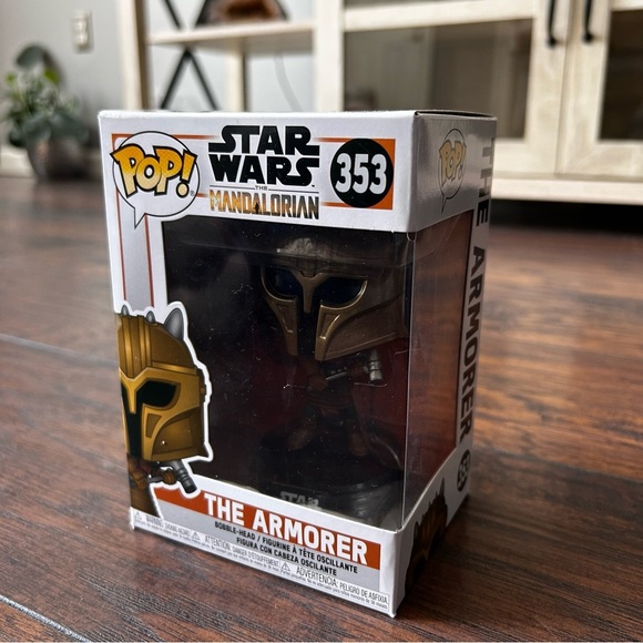Funko Pop! The Armorer #353 - Picture 4 of 6